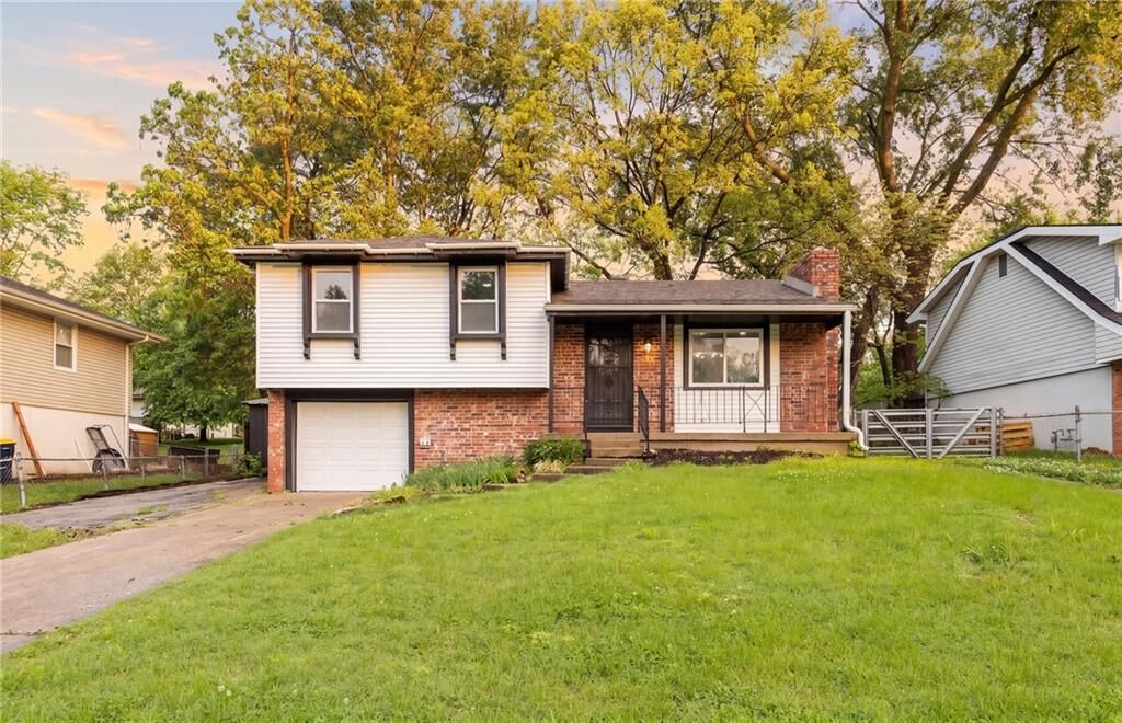 Property Photo: 5412 NE 56th Place MO 64119