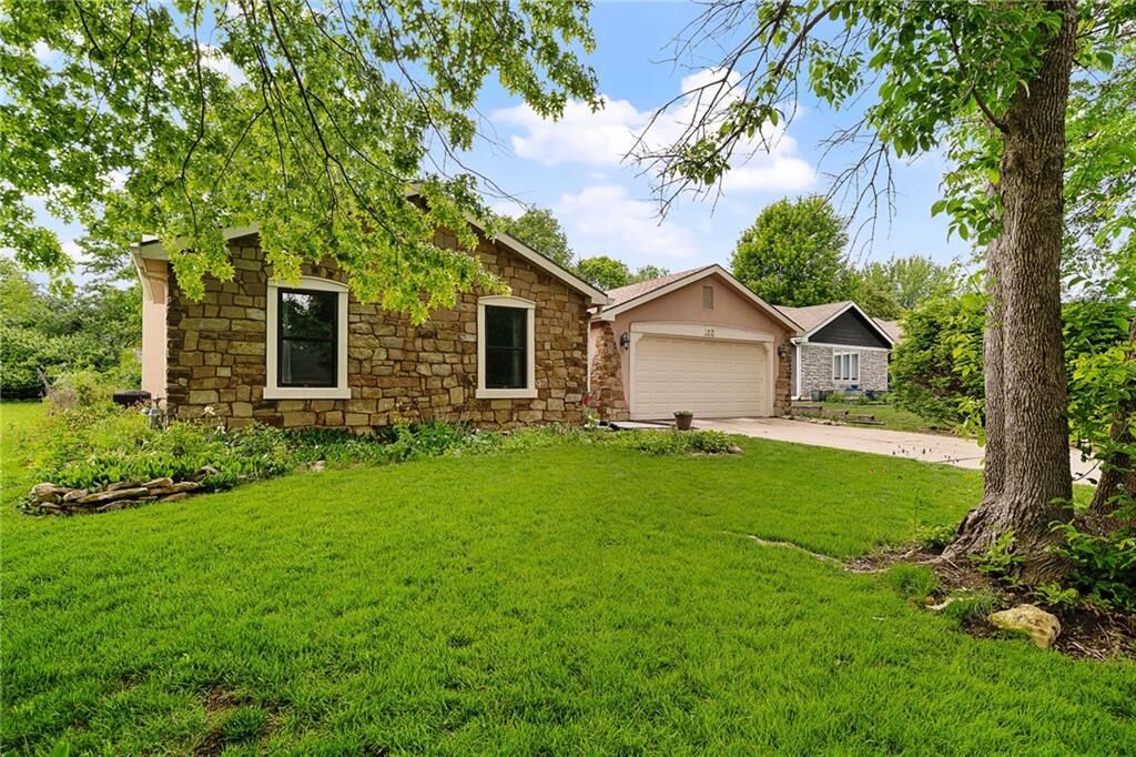Property Photo:  133 Tumbleweed Drive  KS 66049 