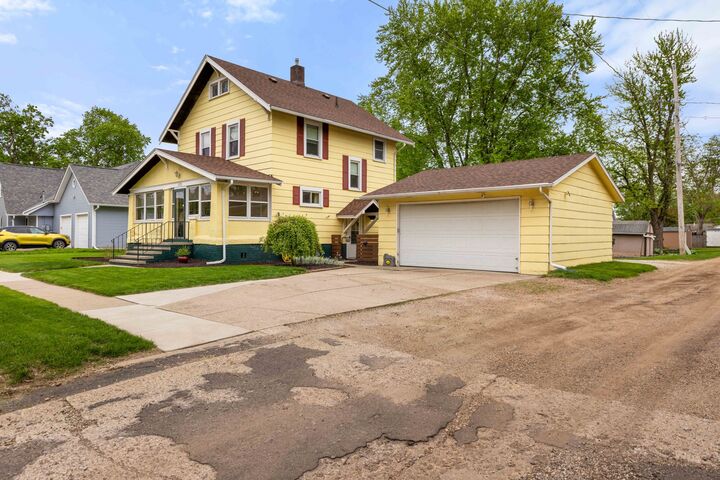 Property Photo:  1122 3rd Street  IA 50036 
