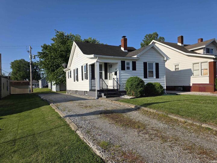 Property Photo:  513 Richardt Avenue  IN 47711-3745 