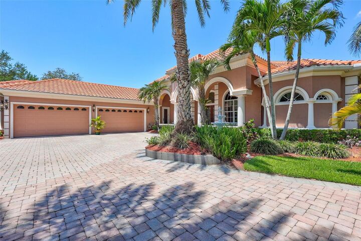 Property Photo:  5207 Sand Lake Court  FL 34238 