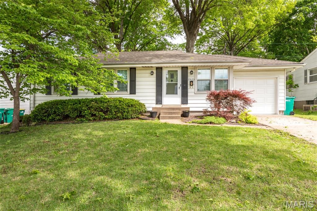 Property Photo:  1523 Golden Drive  MO 63137 