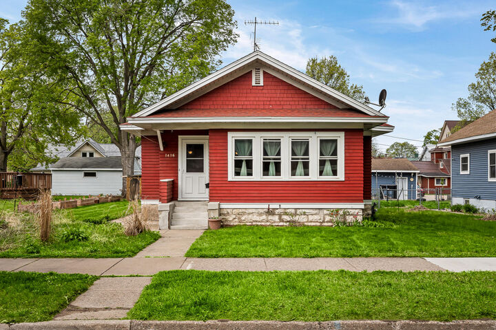 Property Photo:  1416 13th St  WI 54601 