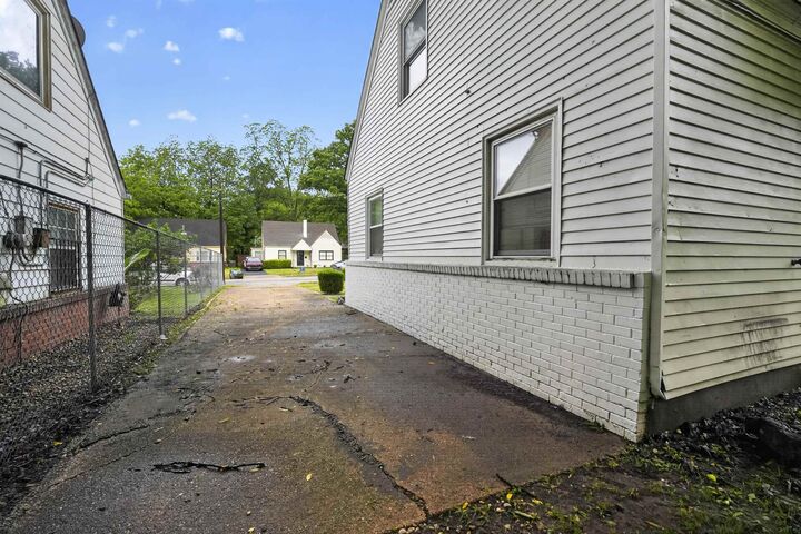 Property Photo:  1300 Tyne St  TN 38111 