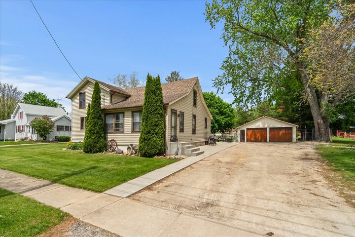 Property Photo:  440 E Lasalle Street  IL 60552 