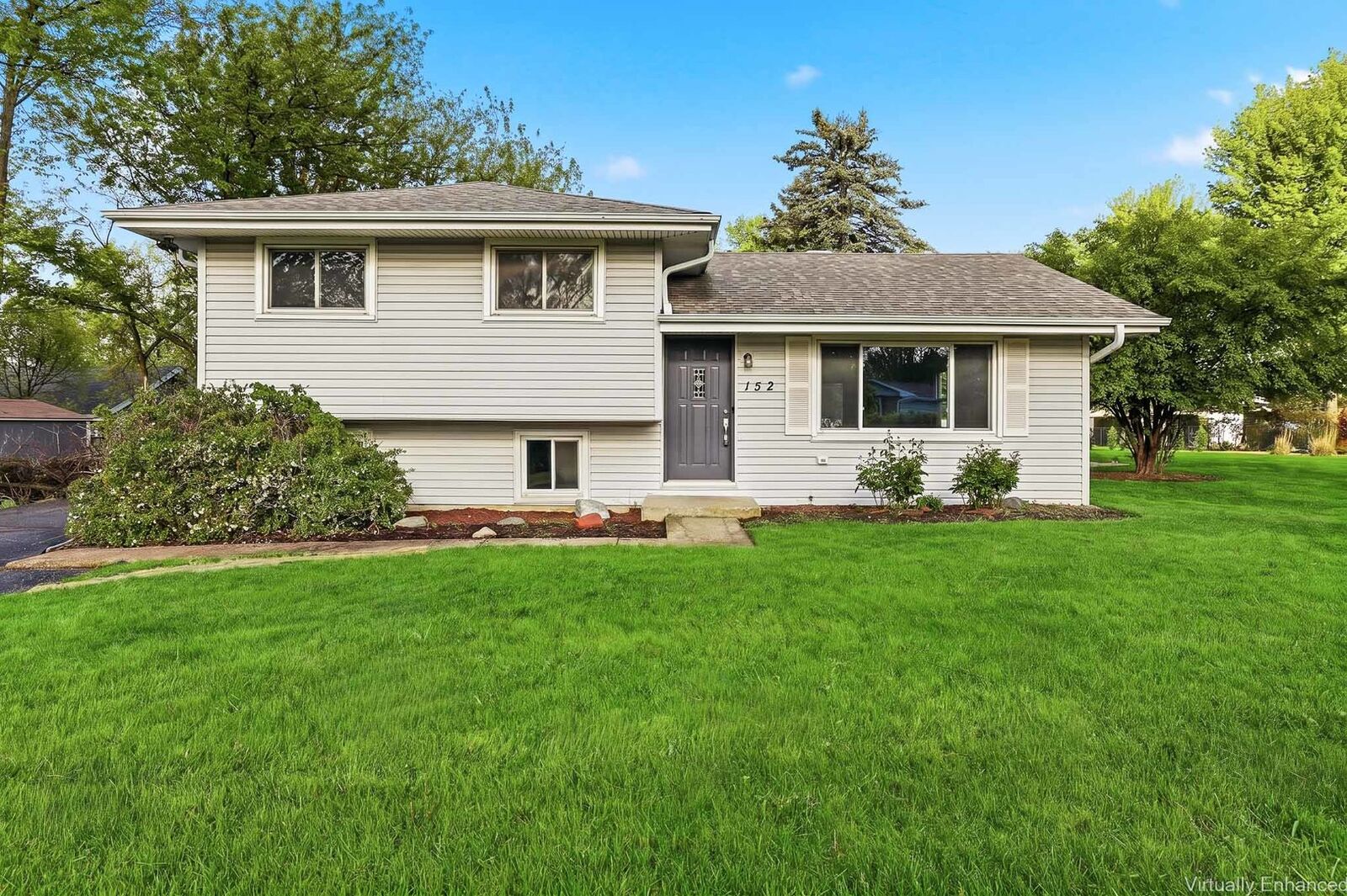 Property Photo:  152 Skyline Drive  IL 60110 