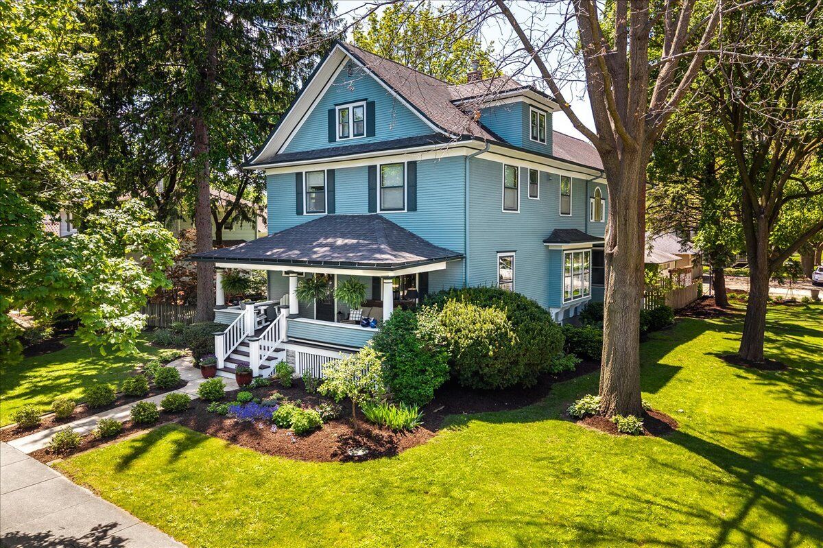 Property Photo:  23 N Columbia Street  IL 60540 