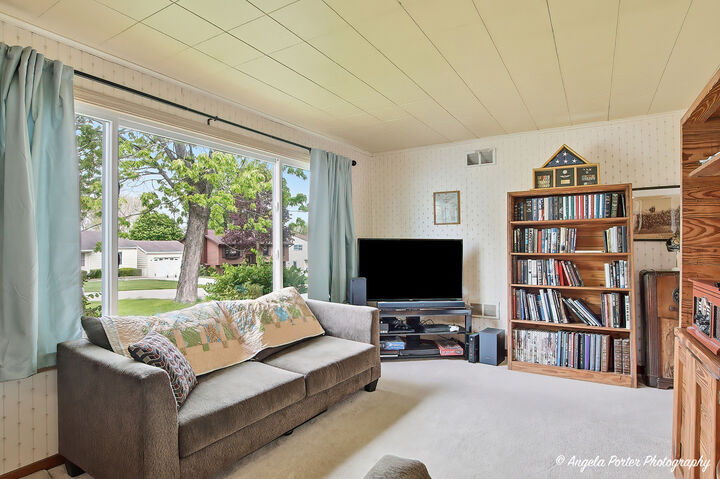 Property Photo: 1208 Birch Street IL 60156