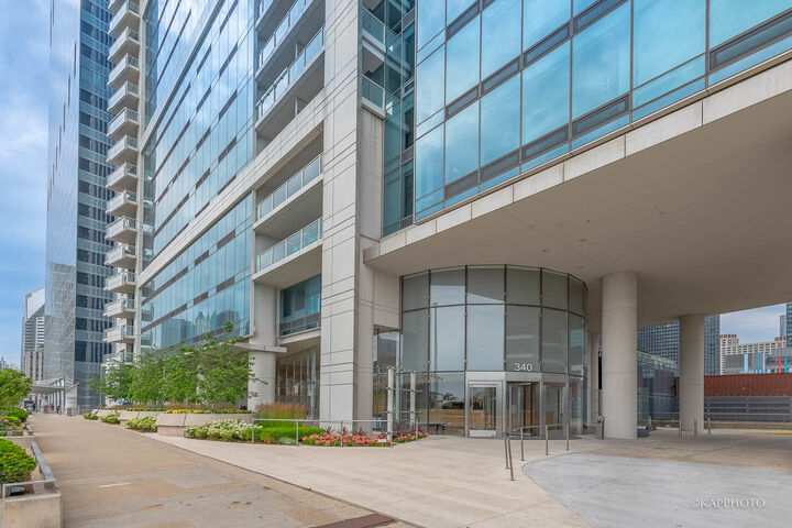 Property Photo:  340 E Randolph Street 4902  IL 60601 