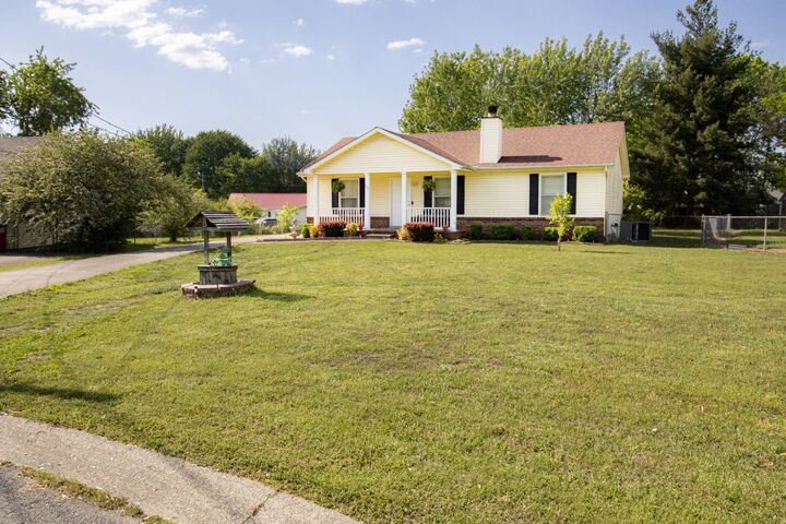 Property Photo:  905 Cal Ct  TN 37042 