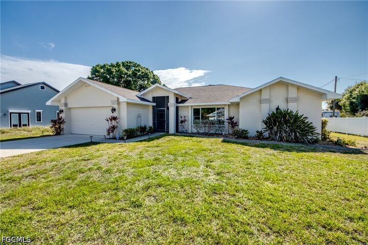 Property Photo:  308 North Avenue  FL 33936 