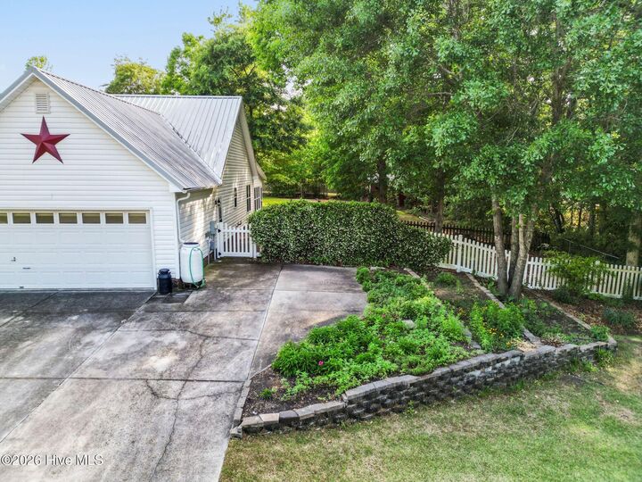Property Photo:  101 Black Walnut Drive  NC 28574 