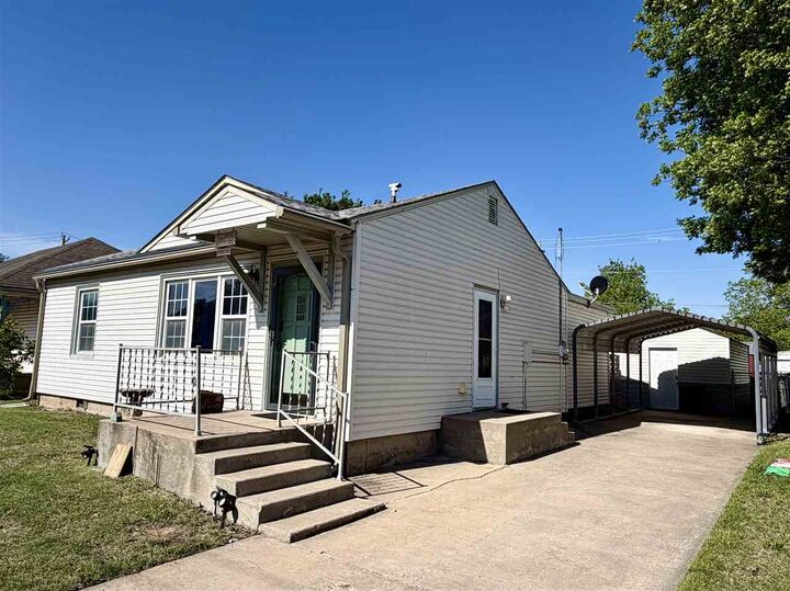 Property Photo:  205 N 9th Street  OK 74631 