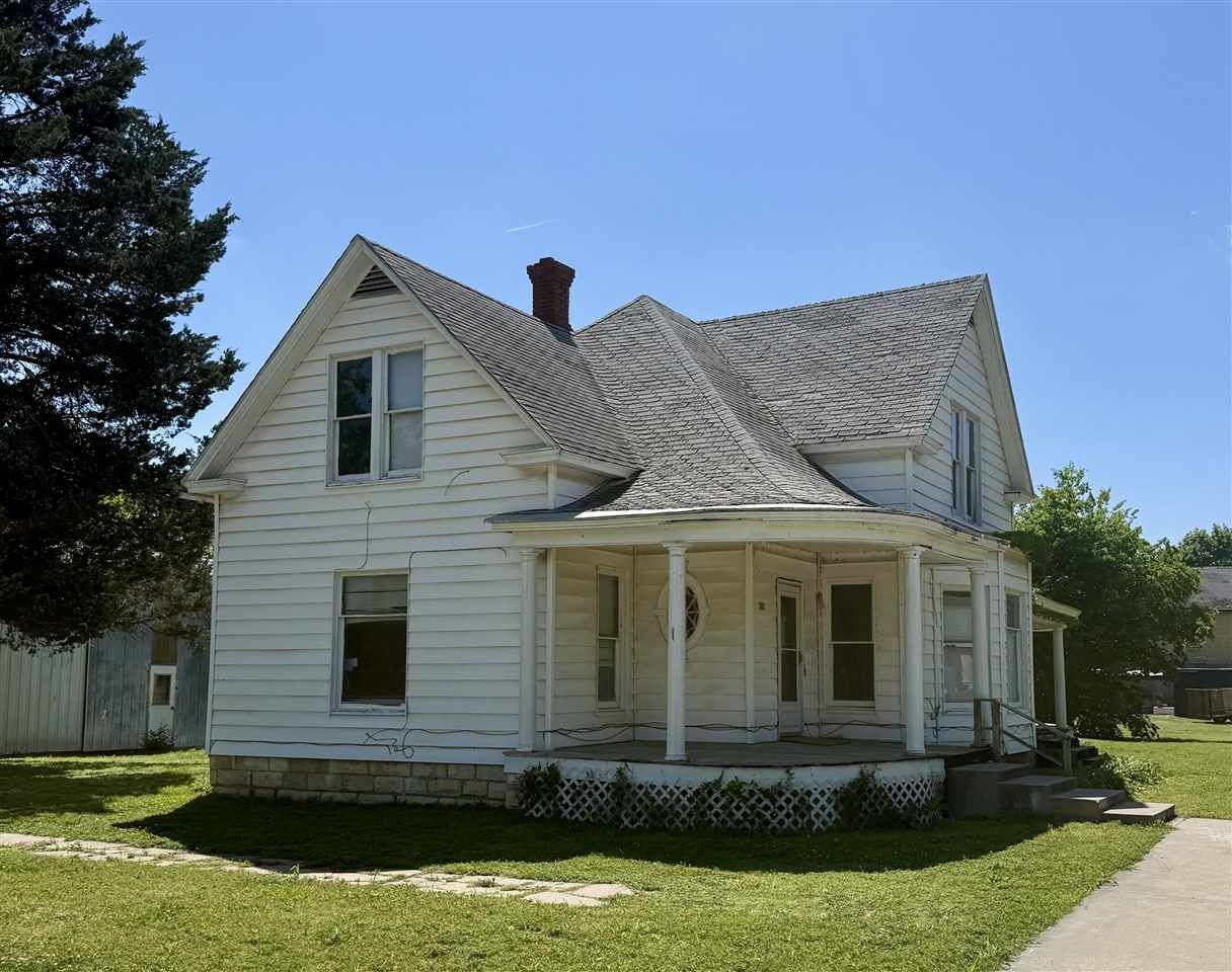 Property Photo:  301 W Lincoln St  OK 74631 