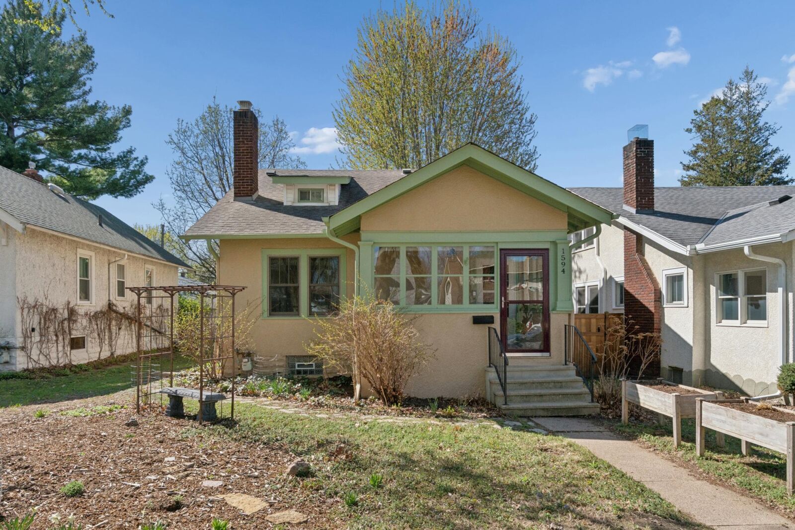 Property Photo:  1594 Wellesley Avenue  MN 55105 