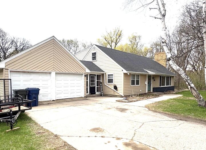 Property Photo:  1039 W Summit Avenue  MN 56537 
