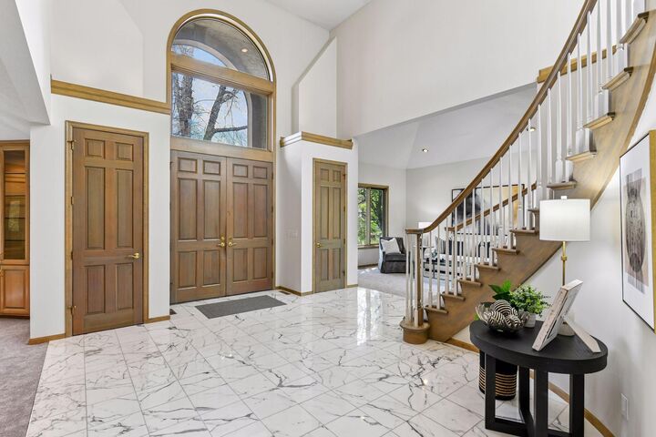 Property Photo:  3435 Oakton Drive  MN 55305 