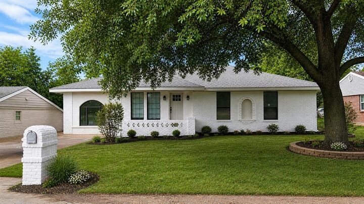 Property Photo:  734 Tower Crest Drive  TX 75116 
