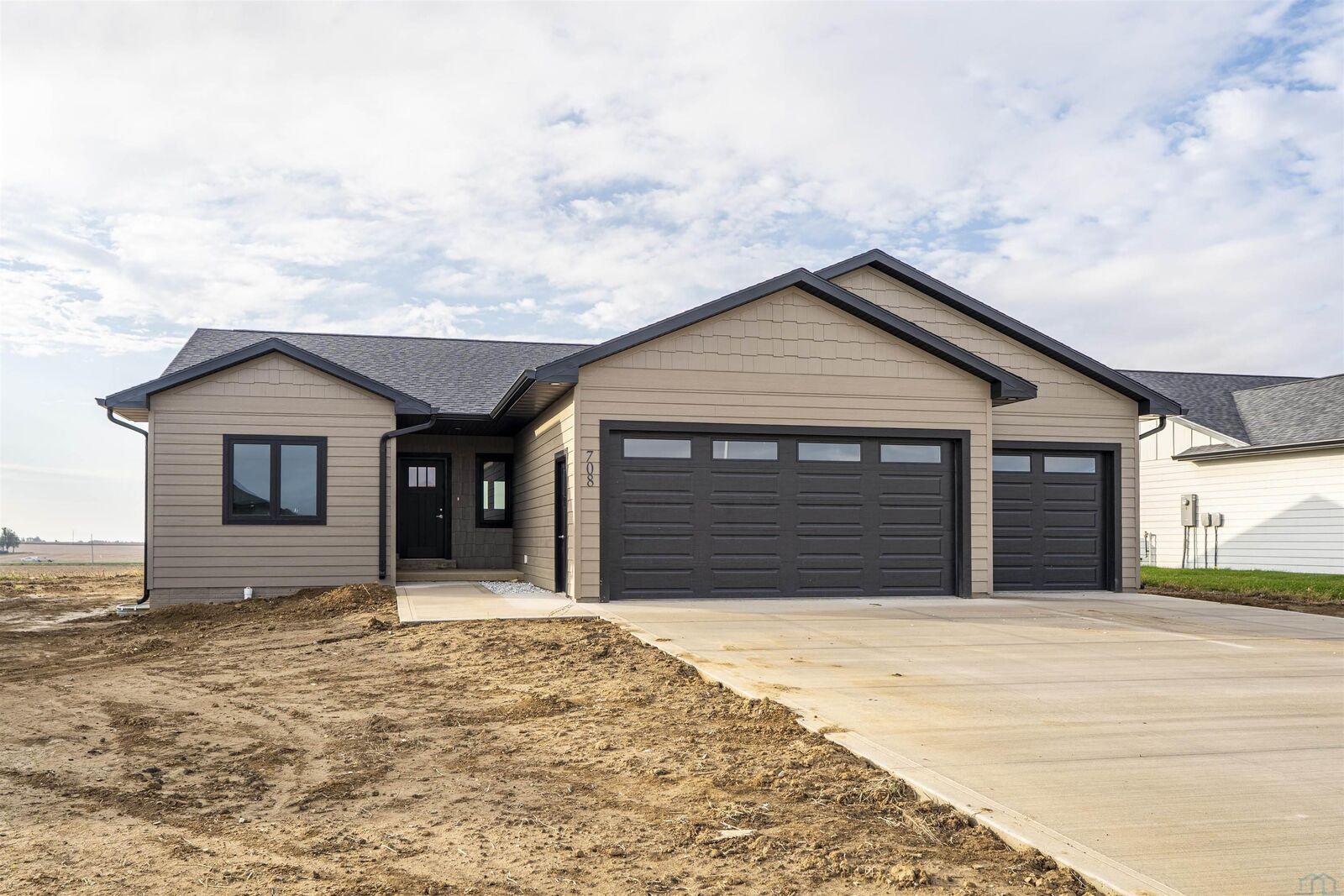 Property Photo: 708 17th St SE IA 51041