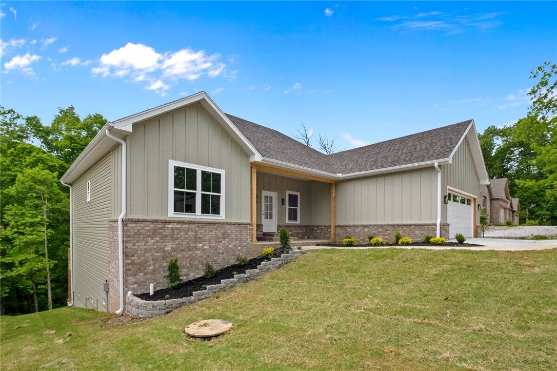 Property Photo:  40 Radcliffe Drive  AR 72714 