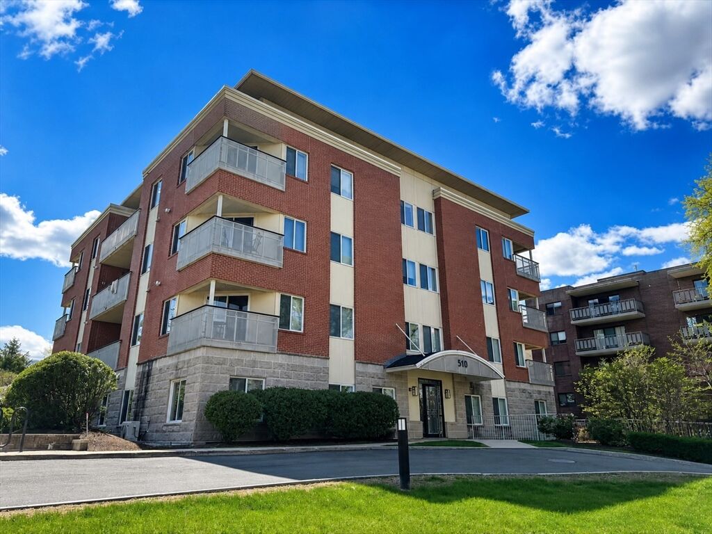Property Photo:  310 Hammond Pond Pkwy 401  MA 02467 