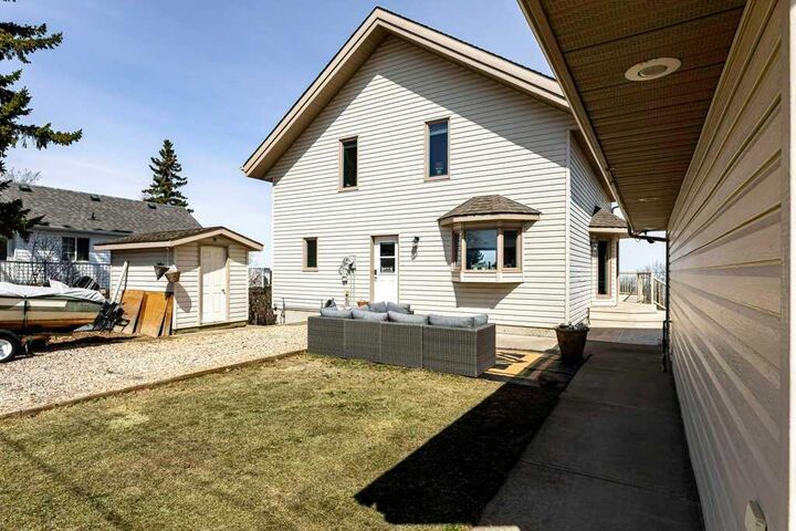 Property Photo: 19 Lakeview Drive AB T0C 3B0