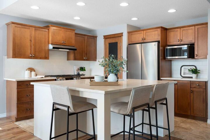 Property Photo:  142 Coopers Bay SW  AB T4B 3K2 