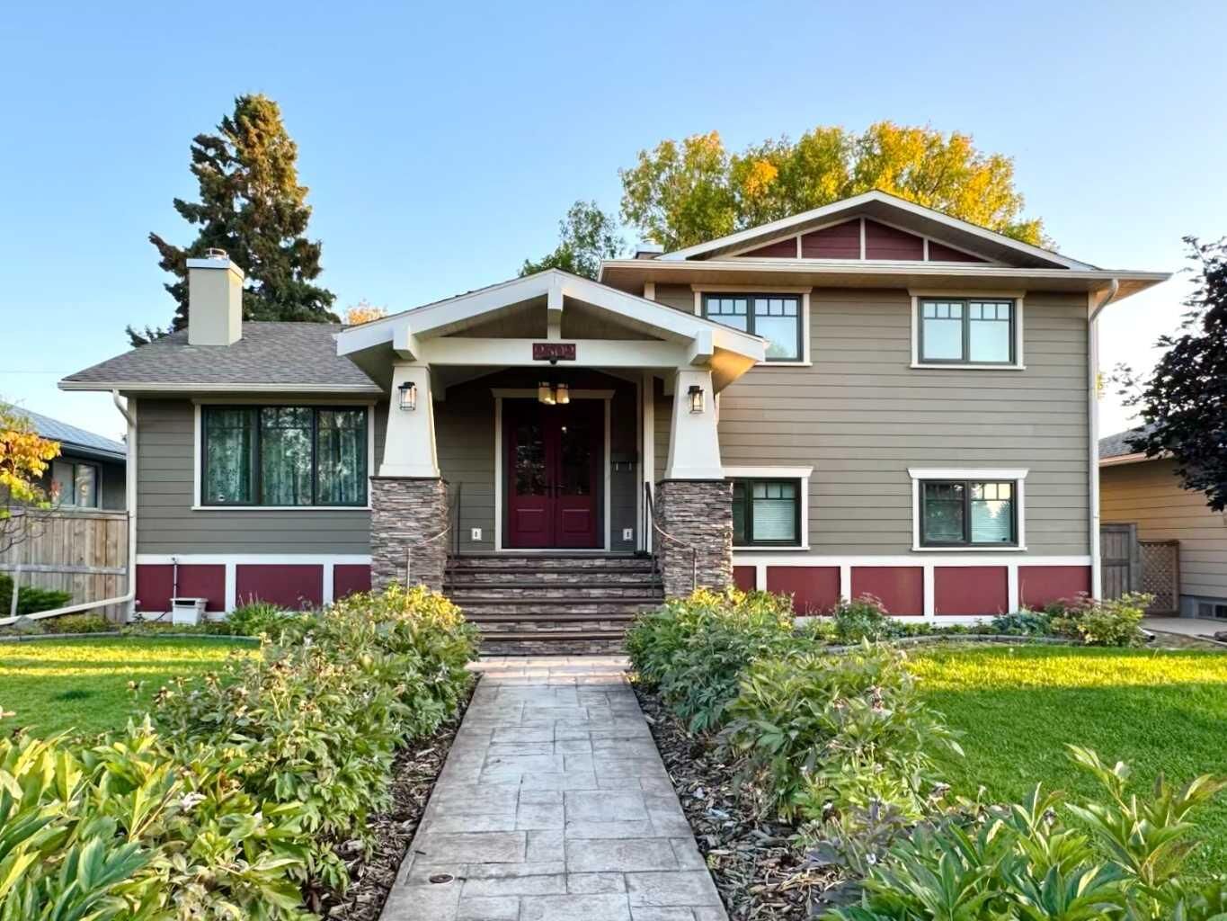 Property Photo:  2302 14 Avenue S  AB T1K 0V5 