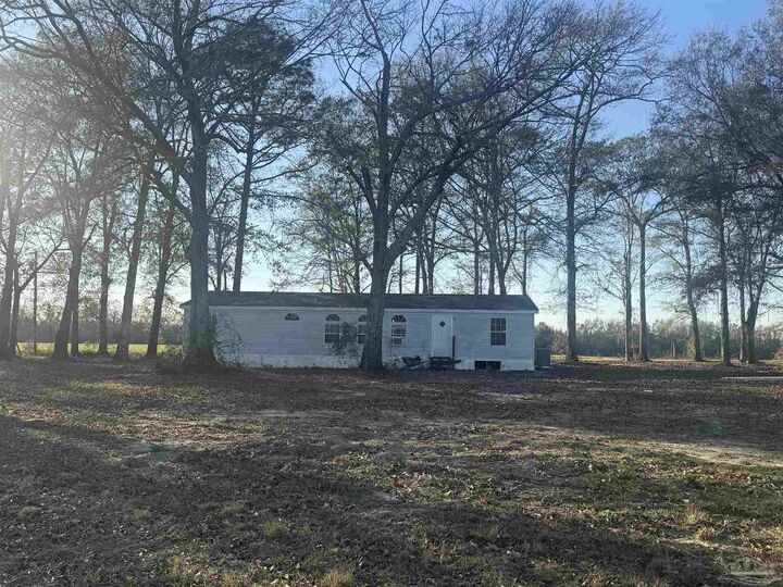 Property Photo: 3308 Deloach Ln FL 32570