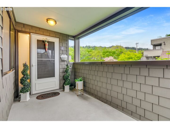 Property Photo:  5624 S Riverside Ln 8  OR 97239 