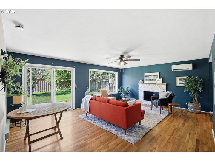 Property Photo:  977 NW Cleveland Ave  OR 97330 
