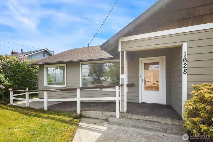 Property Photo:  1628  Grove Street  WA 98270 