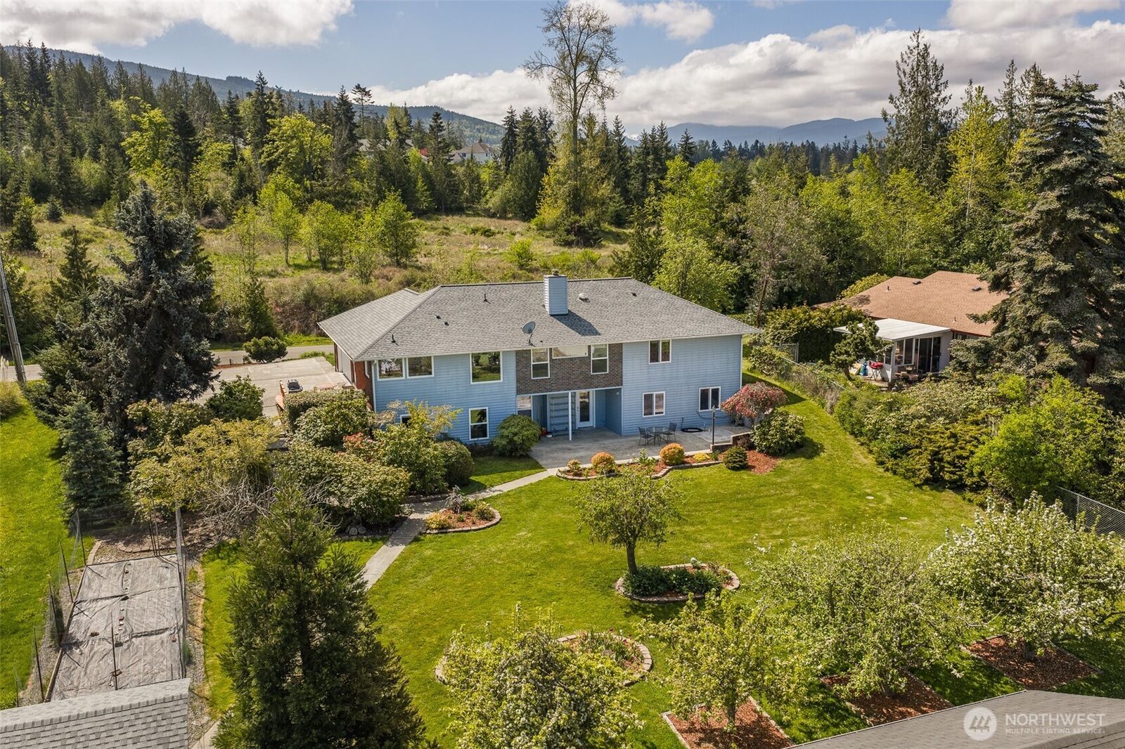 Property Photo:  608  Reservoir Road  WA 98382 