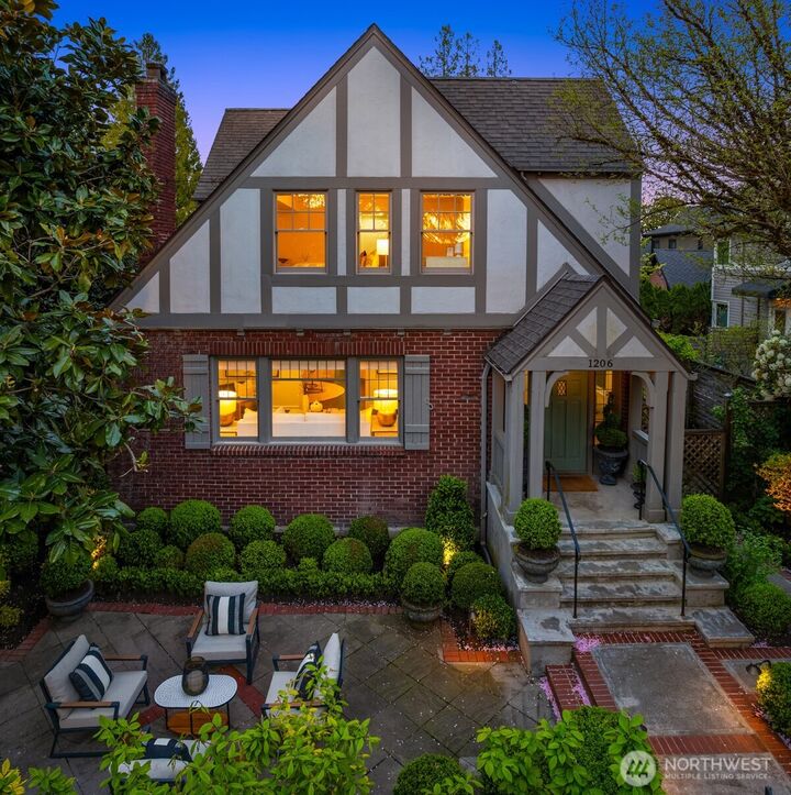 Property Photo:  1206  37th Avenue E  WA 98112 