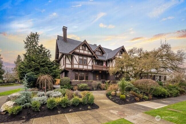 Property Photo:  1205  21st Avenue E  WA 98112 