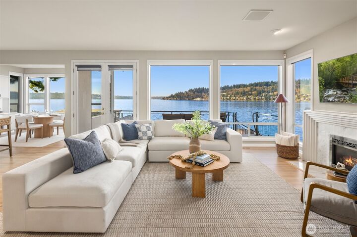Property Photo:  3711  Lake Washington Boulevard N  WA 98056 