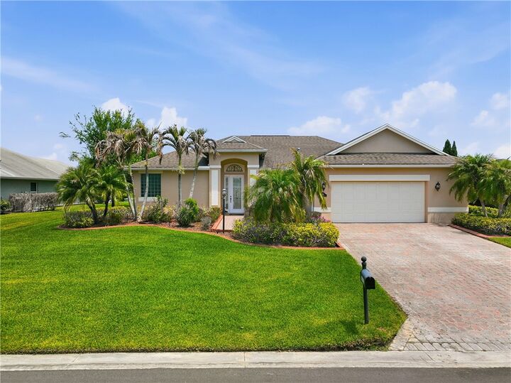 Property Photo:  1215 Southlakes Way SW  FL 32968 