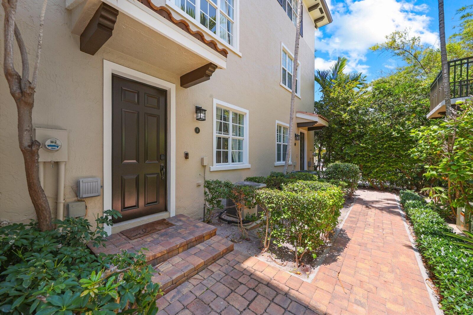 Property Photo:  72 SE 6th Avenue H  FL 33483 