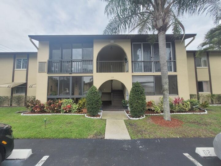 Property Photo:  320 Pine Ridge Circle A1  FL 33463 