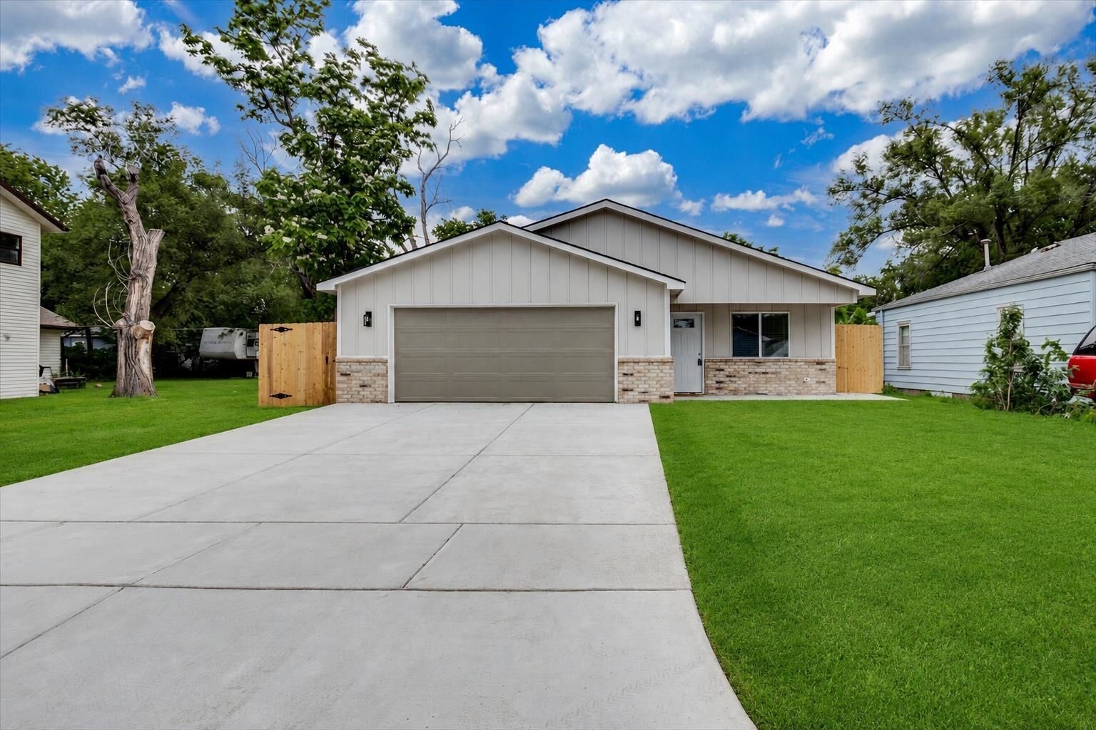 Property Photo: 1932 S Mosley KS 67211