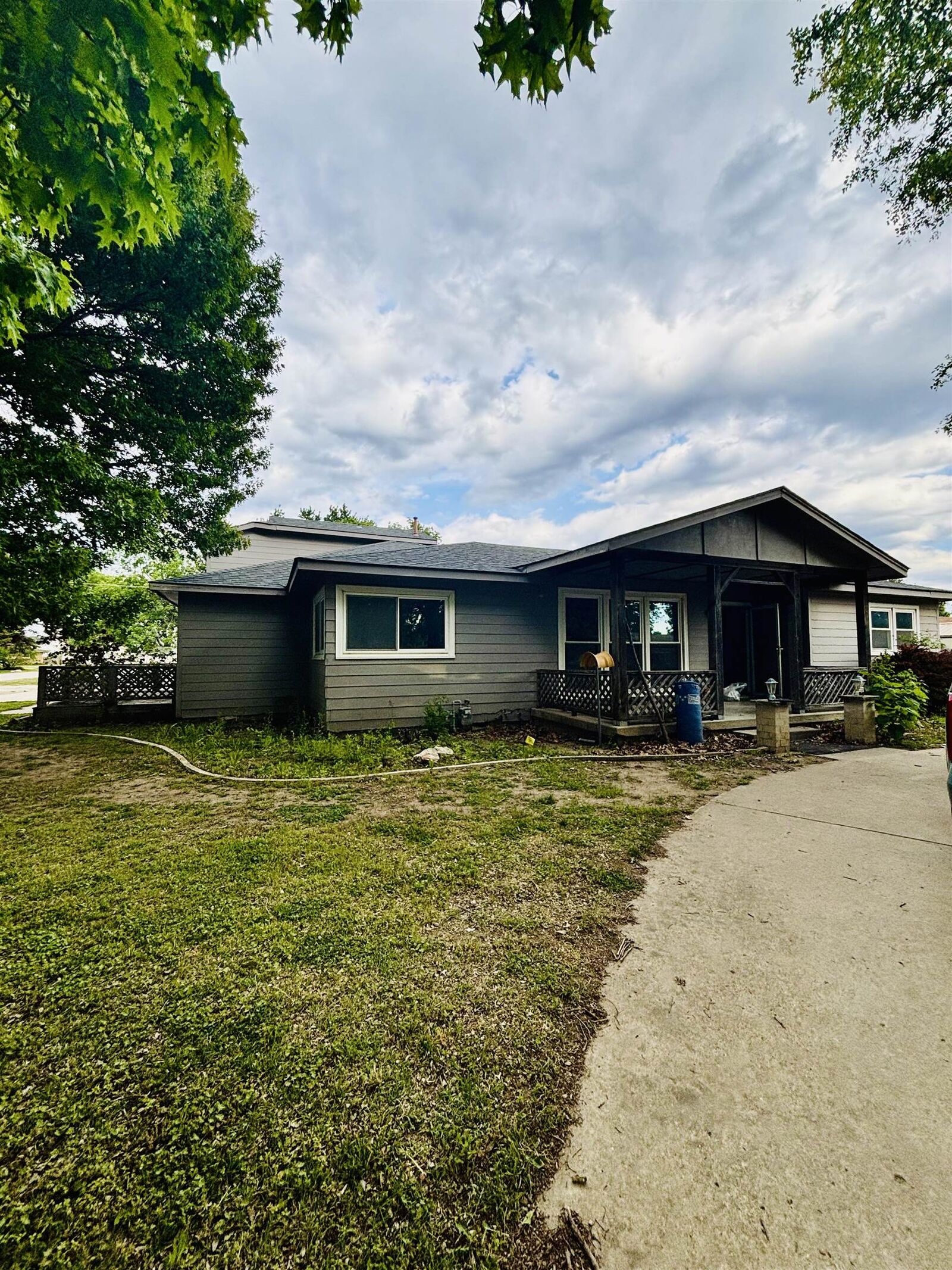 Property Photo:  4600 S Laura St  KS 67216 