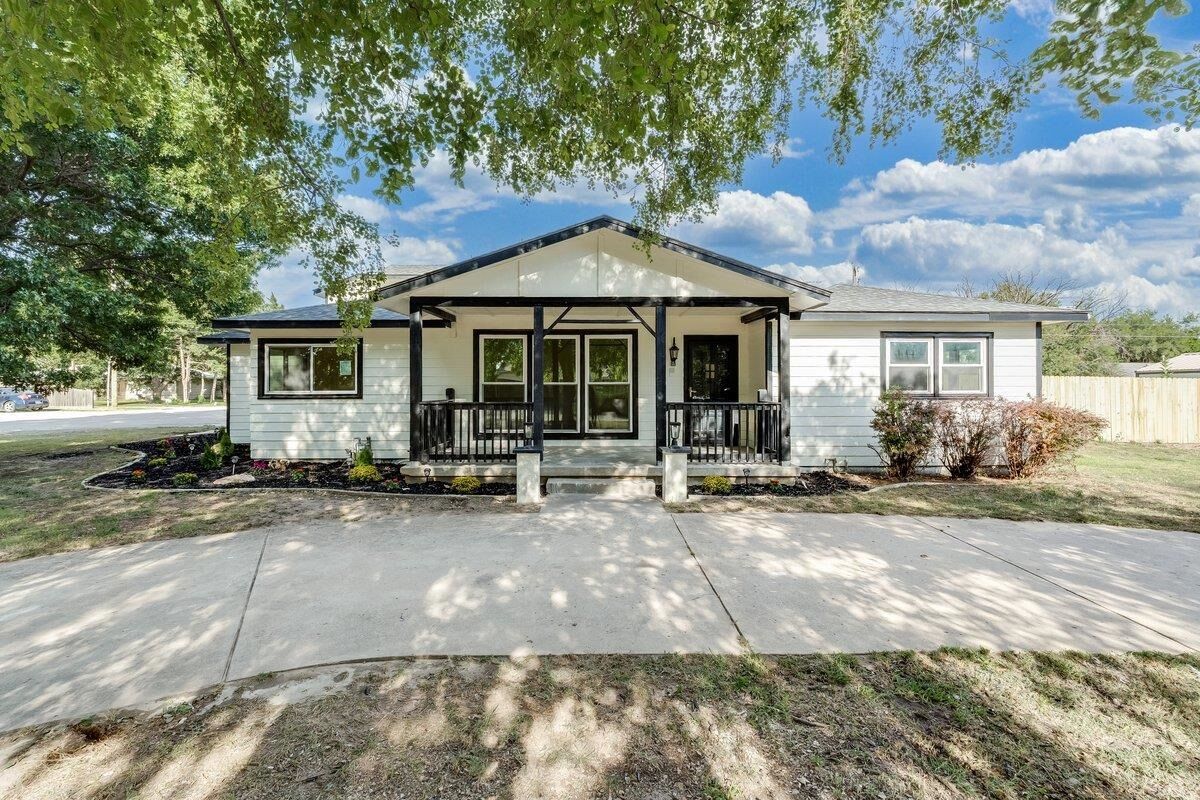 Property Photo:  4600 S Laura St  KS 67216 