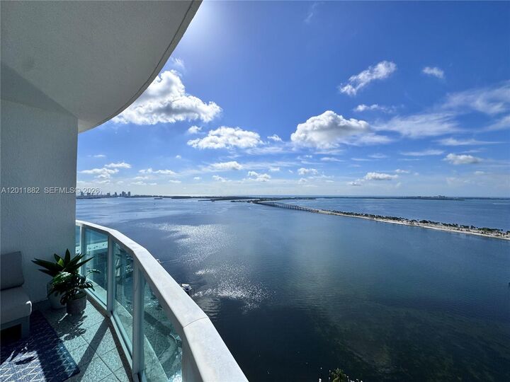 Property Photo:  2101 Brickell Ave 3205  FL 33129 