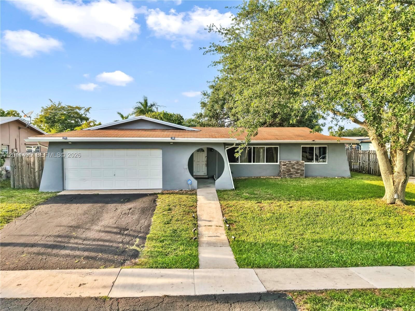 Property Photo:  9511 NW 8th St  FL 33024 