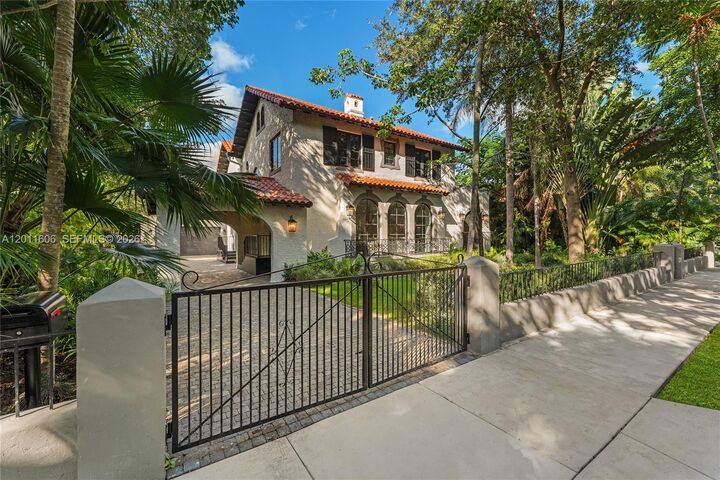 Property Photo:  547 NE 57th St  FL 33137 
