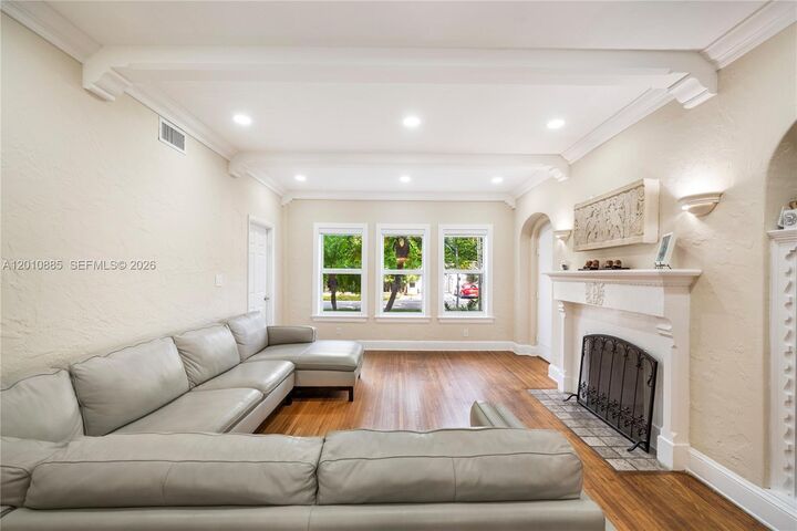 Property Photo:  4501 Prairie Ave 1  FL 33140 