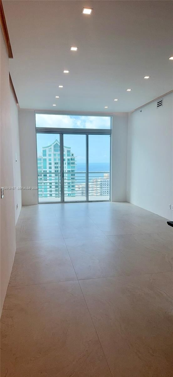 Property Photo:  335 S Biscayne Blvd Uph-01  FL 33131 