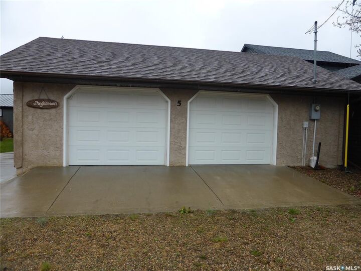 Property Photo:  5 Mathews Crescent  SK S0M 1J0 