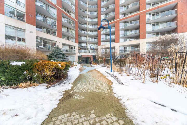 Property Photo:  550 Queens Quay W 318  ON M5V 3M8 