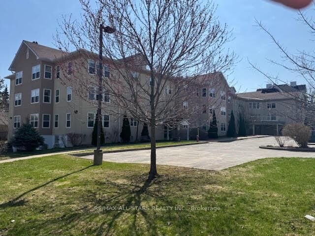 8 Huron Street 303 — photo 1